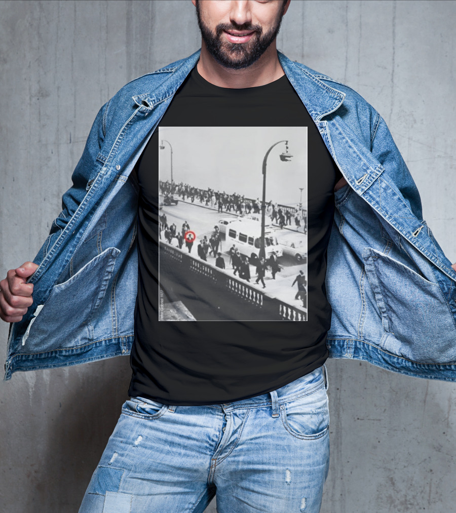 Peter Gabriel In 1977 Urban Crowd With Red Circle Highlight T-Shirt