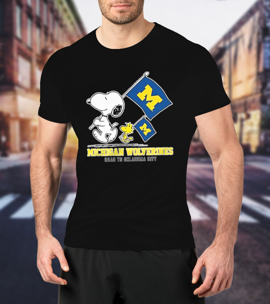 Snoopy And Woodstock Michigan Wolverines Flags Road To Oklahoma City T-Shirt