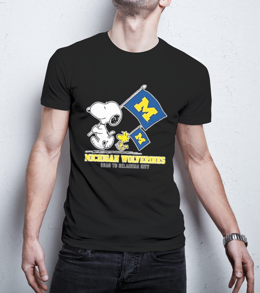 Snoopy And Woodstock Michigan Wolverines Flags Road To Oklahoma City T-Shirt