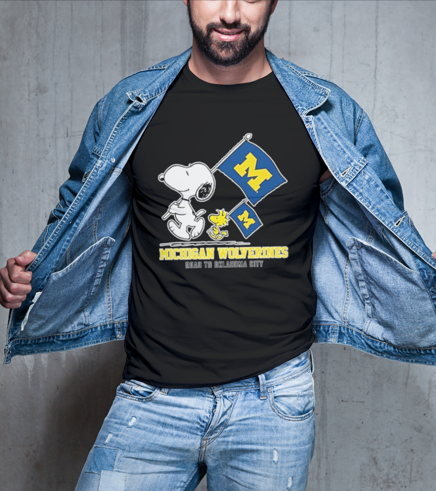 Snoopy And Woodstock Michigan Wolverines Flags Road To Oklahoma City T-Shirt