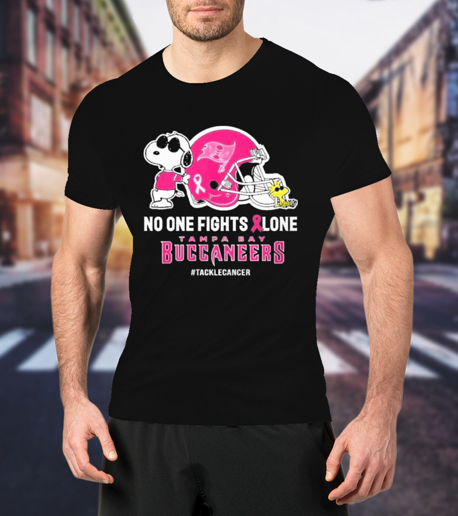 Snoopy And Woodstock No One Fights Alone Tampa Bay Buccaneers #Tacklecancer Pink Helmet T-Shirt