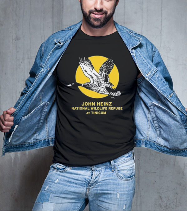 JOHN HEINZ NATIONAL WILDLIFE REFUGE AT TINICUM FLYING GOOSE SILHOUETTE WITH YELLOW SUN BACKGROUND T-Shirt