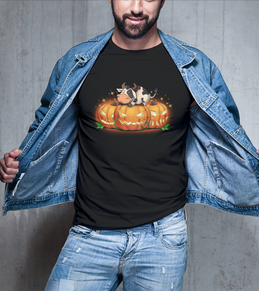 Sleeping Cow On Halloween Jack-O'-Lantern Pumpkins T-Shirt