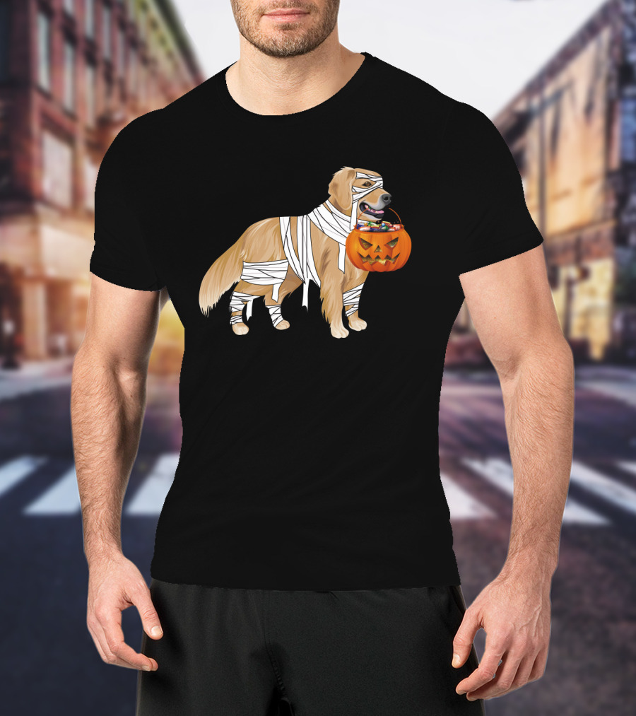 Golden Retriever Mummy With Halloween Pumpkin Basket T-Shirt