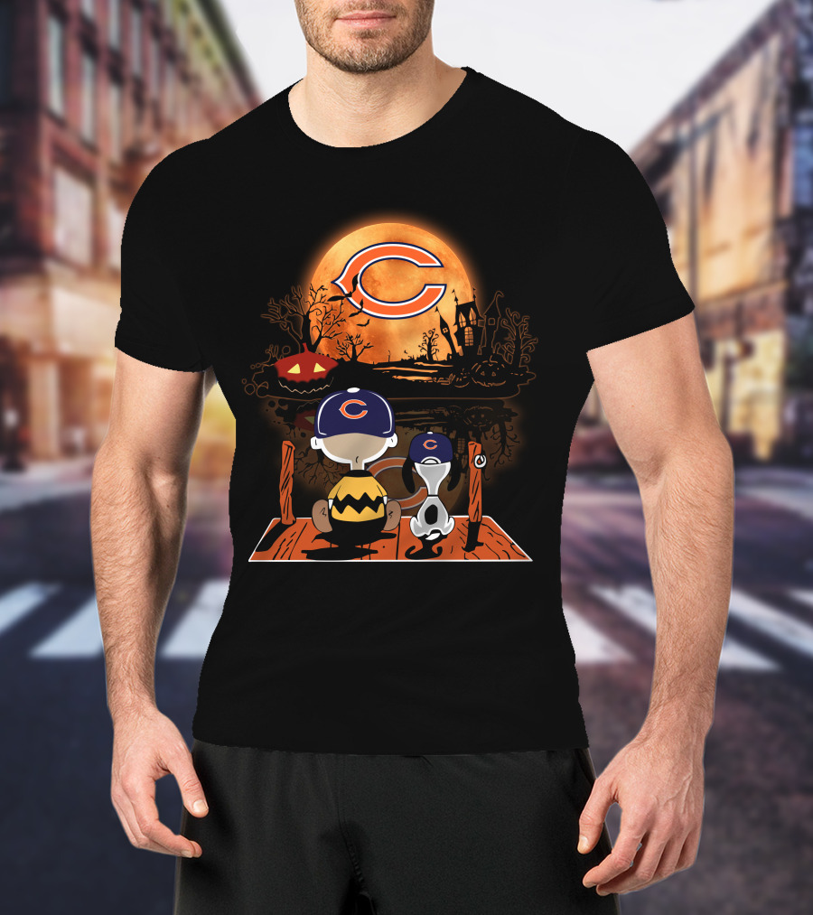Charlie Brown Snoopy Chicago Bears Halloween Moon Scene T-Shirt