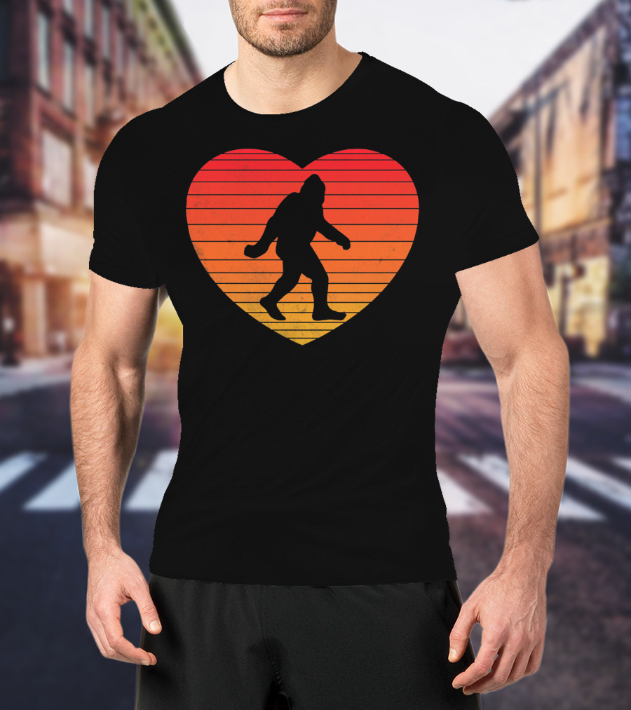 I Heart Bigfoot Sasquatch Funny Valentin Sunset T-Shirt