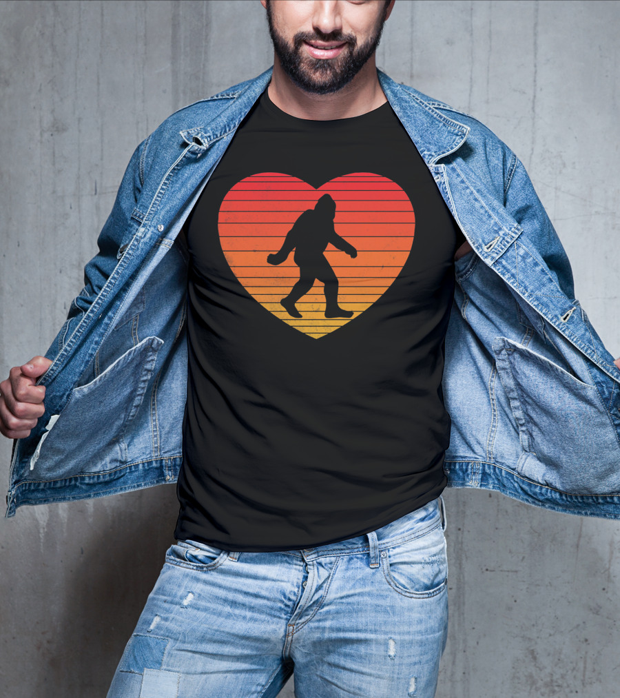 I Heart Bigfoot Sasquatch Funny Valentin Sunset T-Shirt