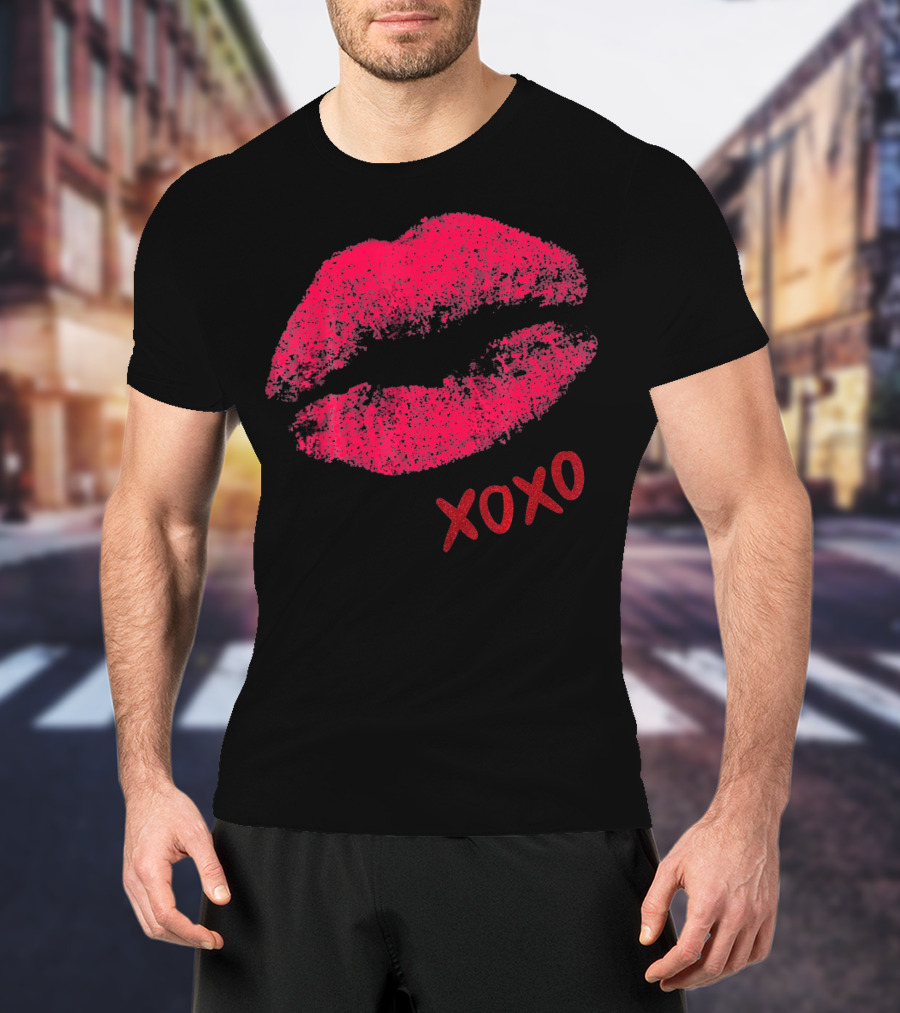 Kiss Lips Xoxo Valentine Day Fun Red Lips Xoxo T-Shirt