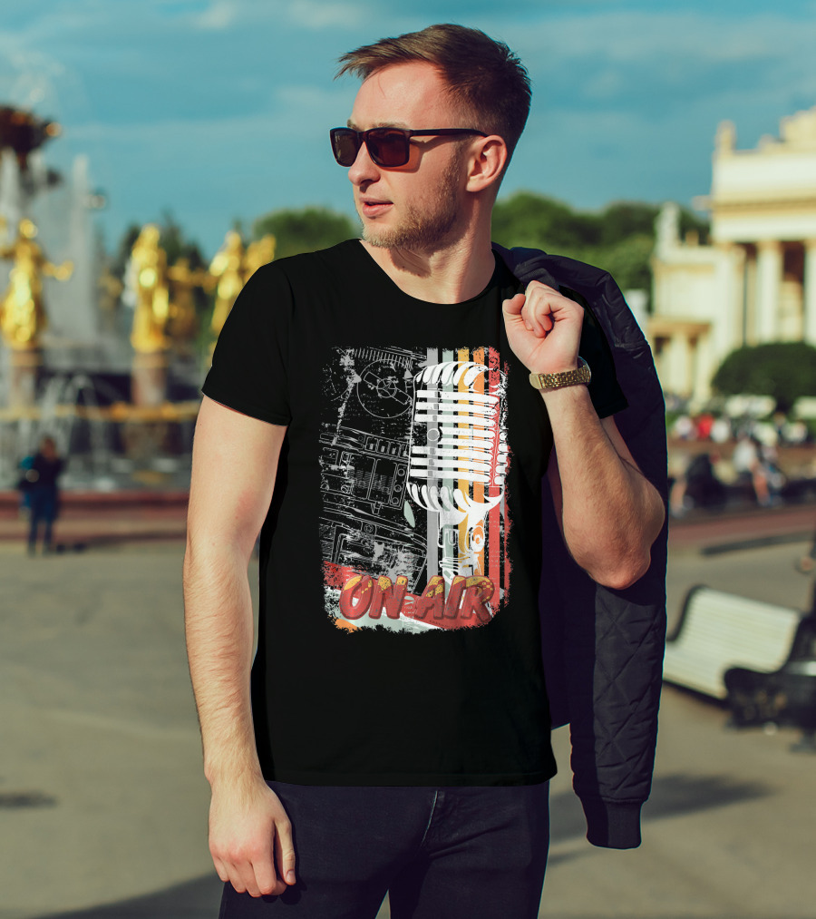 Retro Vintage Microphone On Air Broadcast Stripes T-Shirt