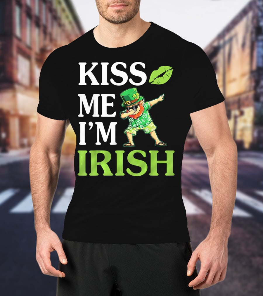 Kiss Me I'm Irish Leprechaun Dabbing Green Hat And Beard T-Shirt