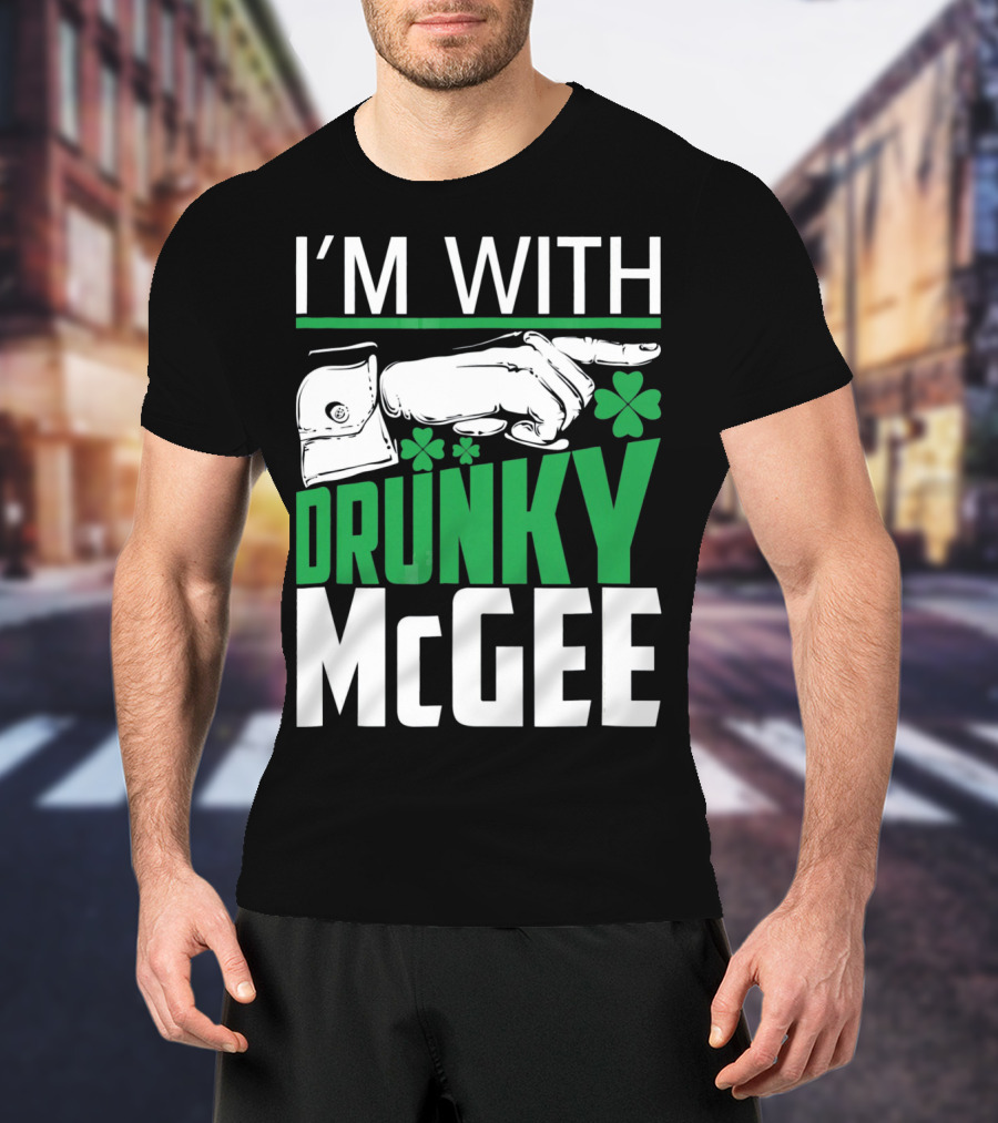 I'M WITH DRUNKY MCGEE St. Patrick's Day Shamrock Arrow T-Shirt