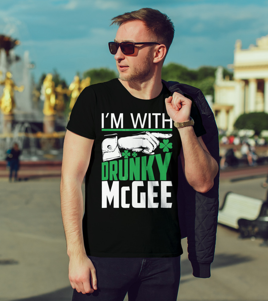 I'M WITH DRUNKY MCGEE St. Patrick's Day Shamrock Arrow T-Shirt
