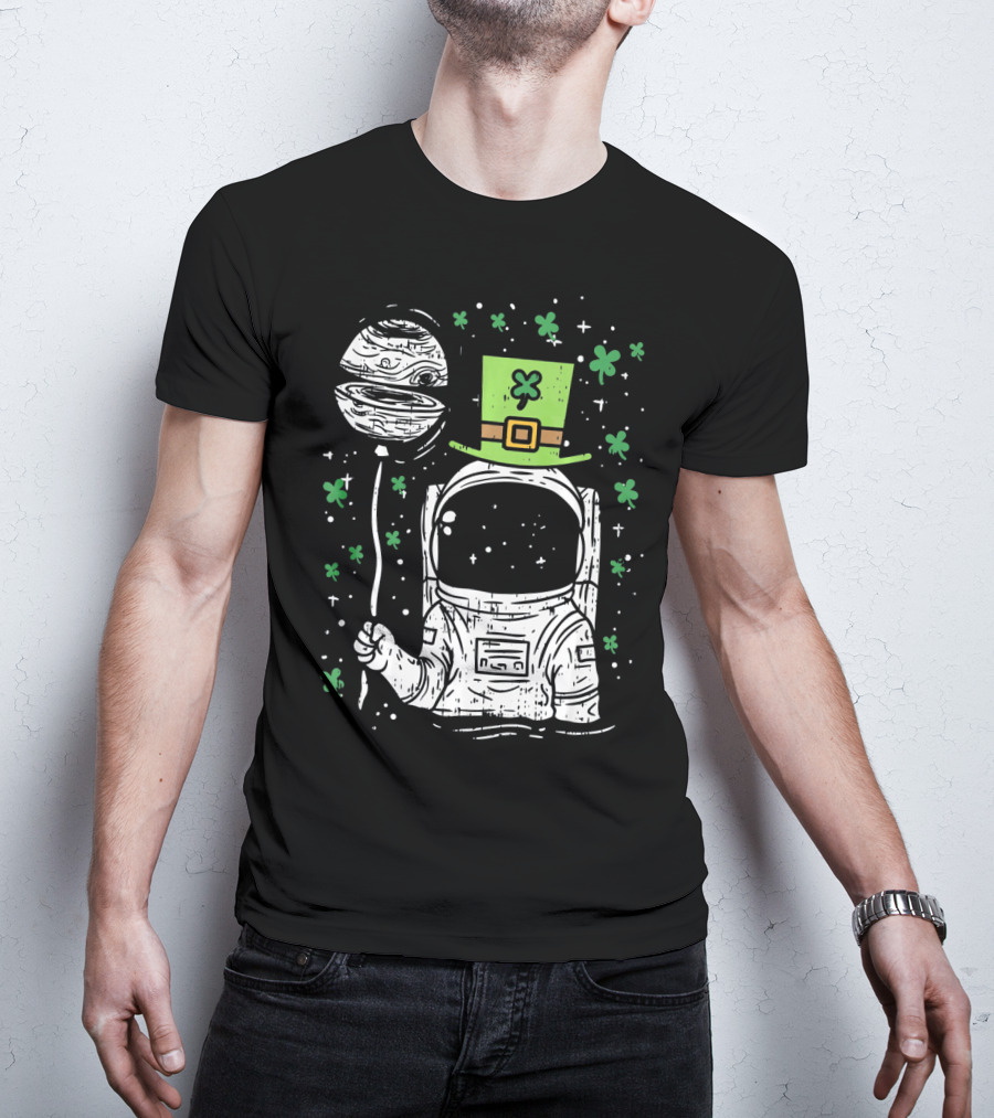 Irish Astronaut Holding Planet Balloon With Shamrocks And St Patrick's Hat T-Shirt
