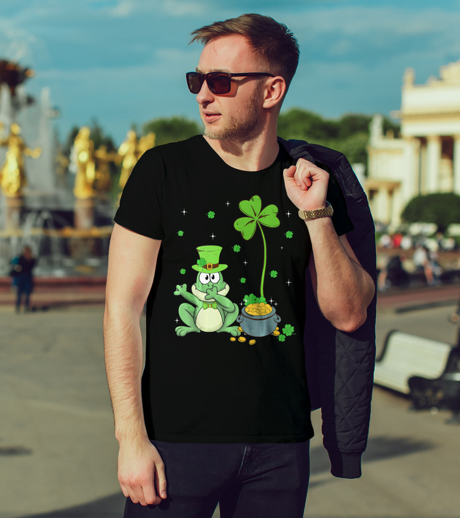 Shamrock Leprechaun Frog With Pot Of Gold And Clover Hat T-Shirt