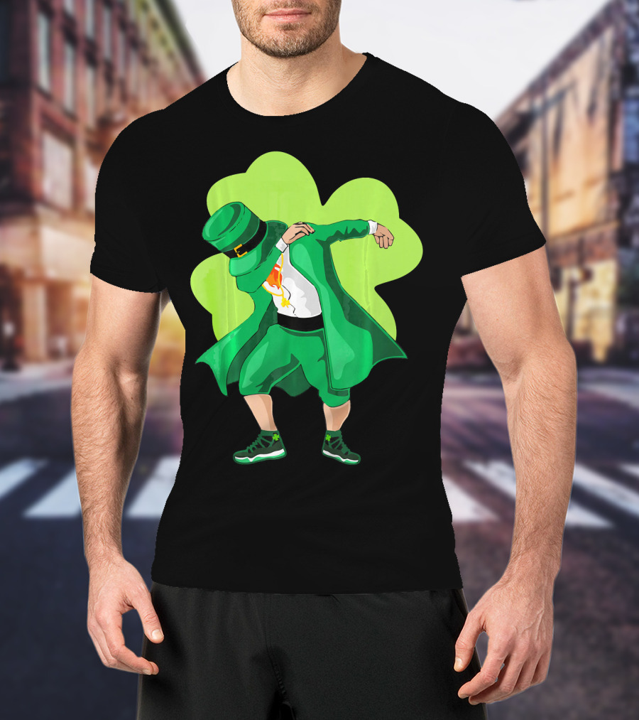 St. Patrick's Day Dabbing Leprechaun With Shamrock Background T-Shirt