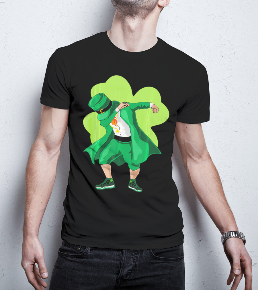 St. Patrick's Day Dabbing Leprechaun With Shamrock Background T-Shirt