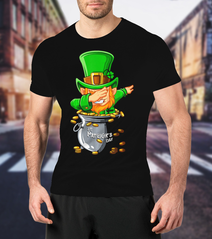 St Patrick's Day Dabbing Leprechaun With Pot Of Gold T-Shirt