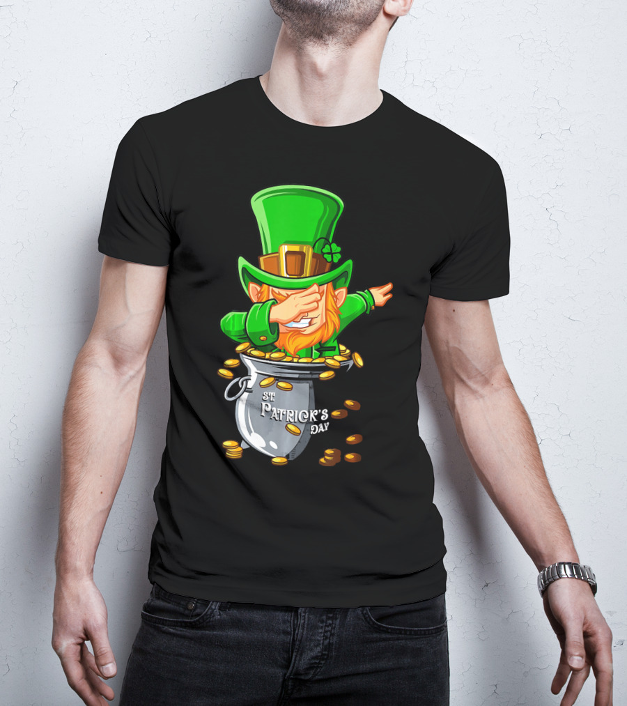 St Patrick's Day Dabbing Leprechaun With Pot Of Gold T-Shirt
