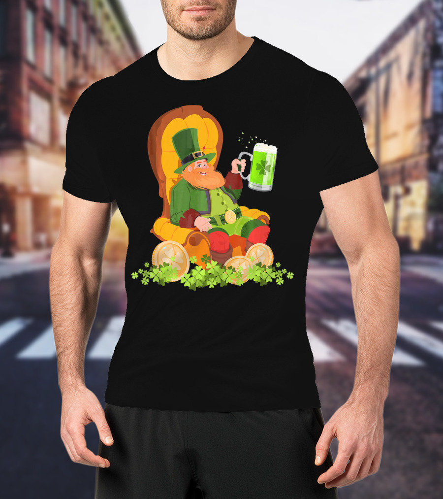 Leprechaun On Throne With Beer And Shamrocks St Patrick's Day T-Shirt