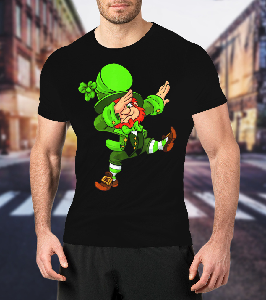 Funny Irish Dabbing Leprechaun With Green Hat And Shamrock T-Shirt