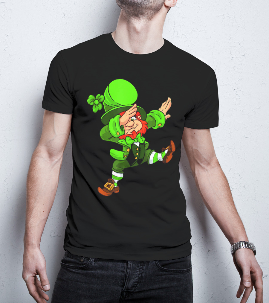 Funny Irish Dabbing Leprechaun With Green Hat And Shamrock T-Shirt
