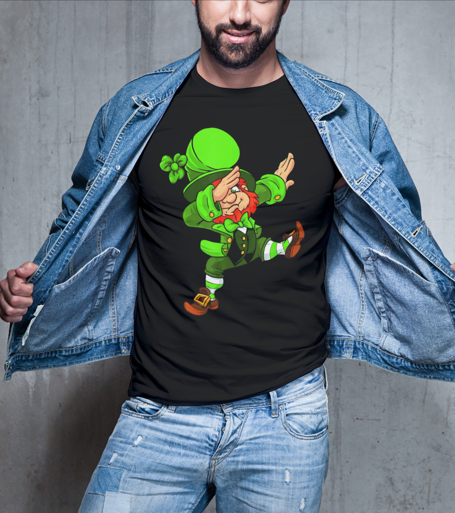 Funny Irish Dabbing Leprechaun With Green Hat And Shamrock T-Shirt