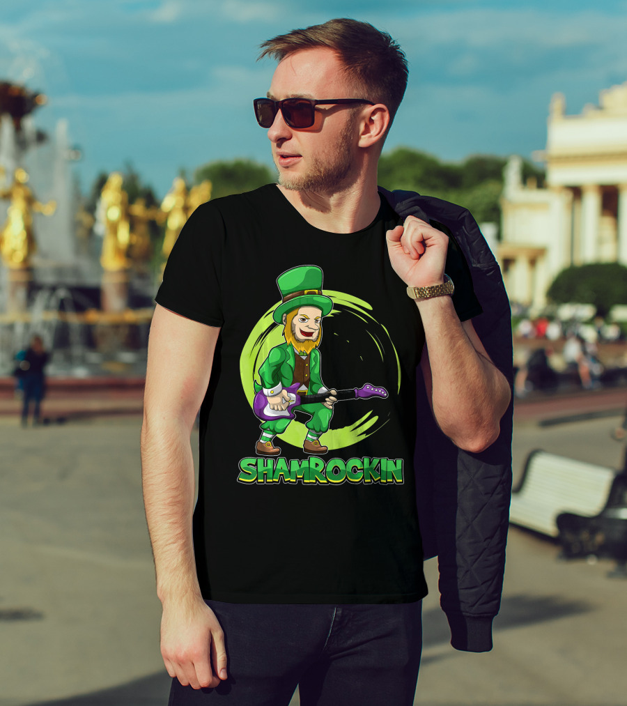 Shamrockin Leprechaun With E Guitar Rocking Celtic Style Green Circle Background T-Shirt