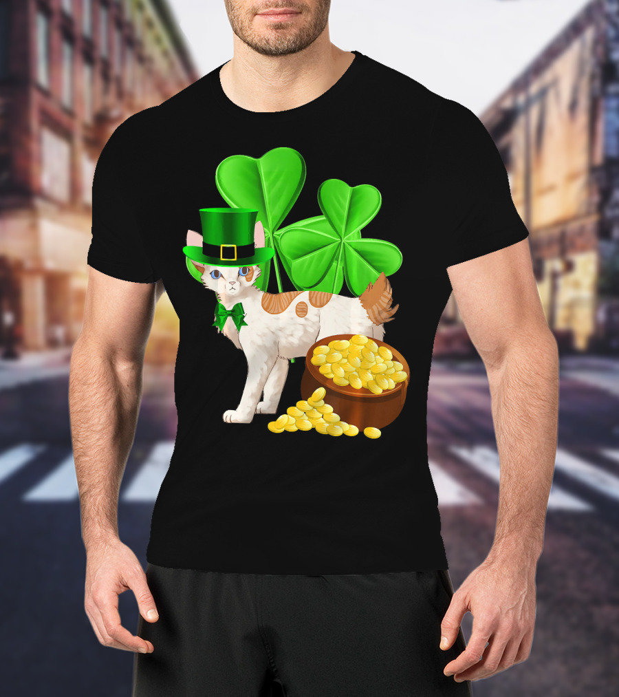 Japanese Bobtail Cat St Patricks Day Lucky Coins Shamrocks Leprechaun Hat T-Shirt