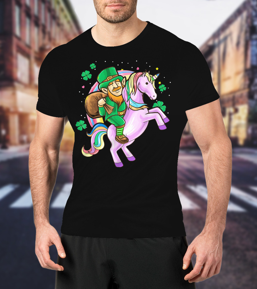 Mens Funny St Patricks Day Leprechaun Riding Unicorn With Shamrocks T-Shirt