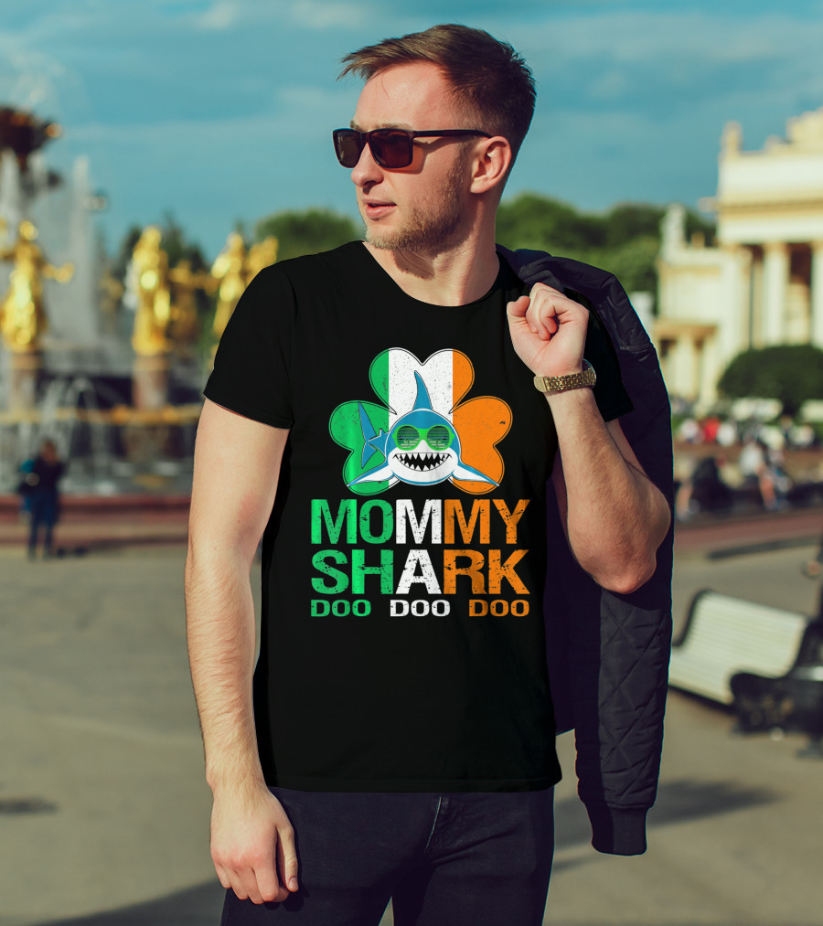 St Patricks Day Mommy Shark Doo Doo Doo Irish Shamrock T-Shirt