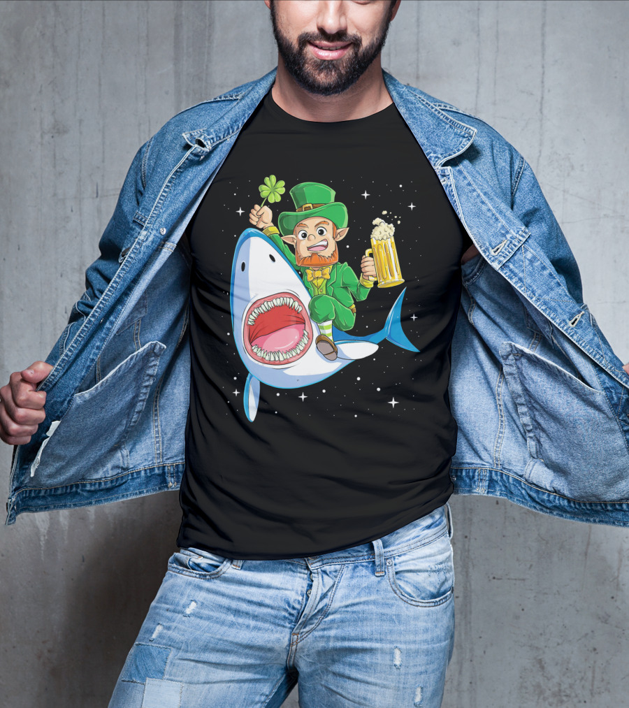 St Patricks Day Leprechaun Riding Shark With Beer Stein And Shamrock T-Shirt