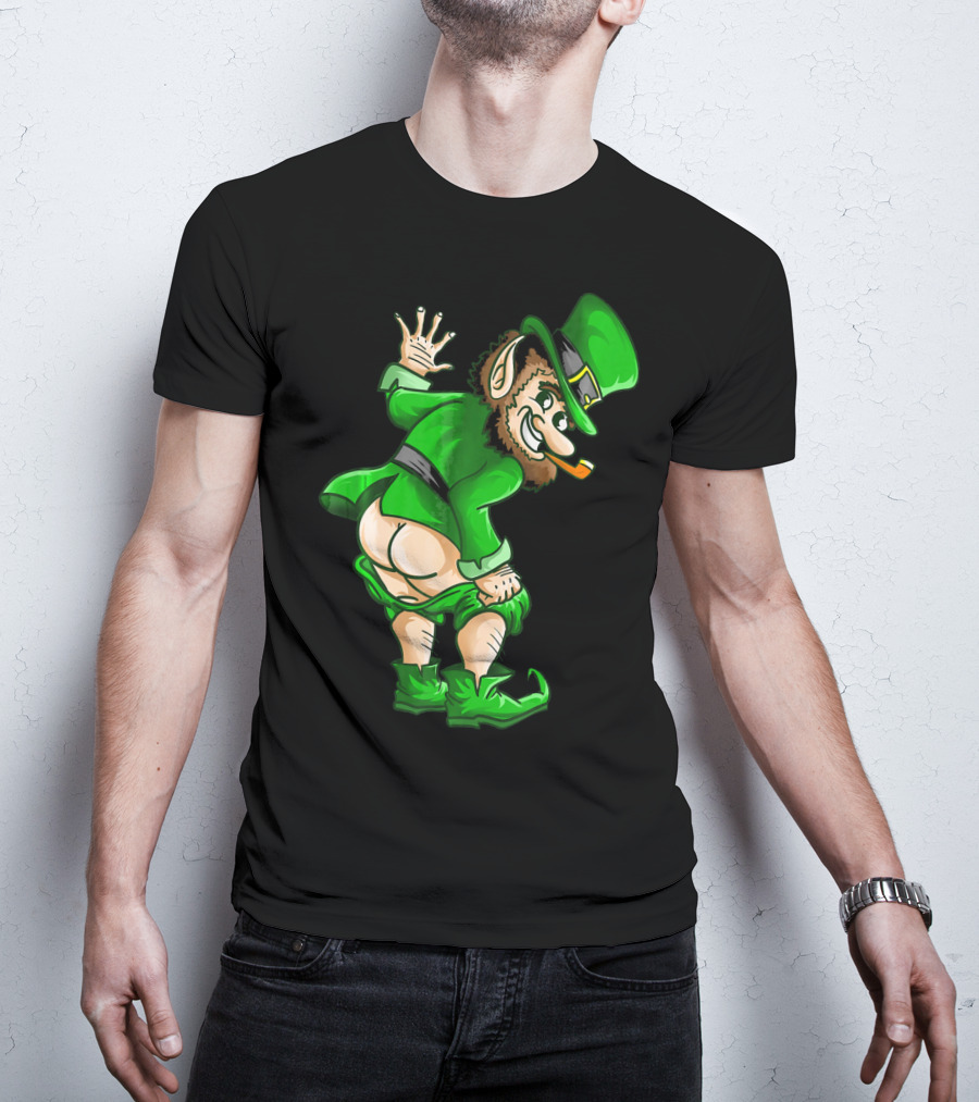 Mooning Leprechaun Mischievous Green Outfit Smoking Pipe T-Shirt