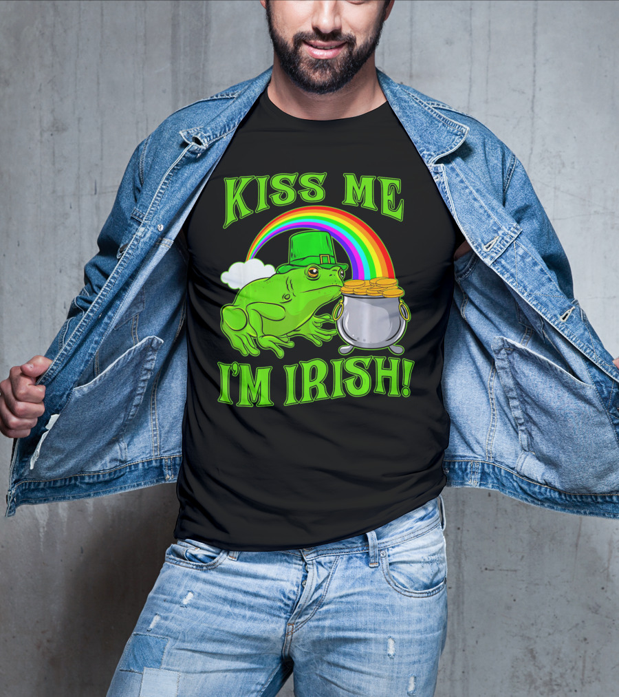 KISS ME I'M IRISH Frog With Rainbow And Pot Of Gold St Patricks Day T-Shirt