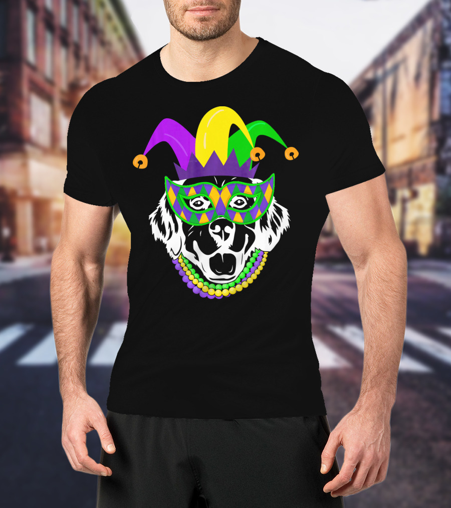 Mardi Gras Jester Hat Golden Retriever Beads Mask T-Shirt