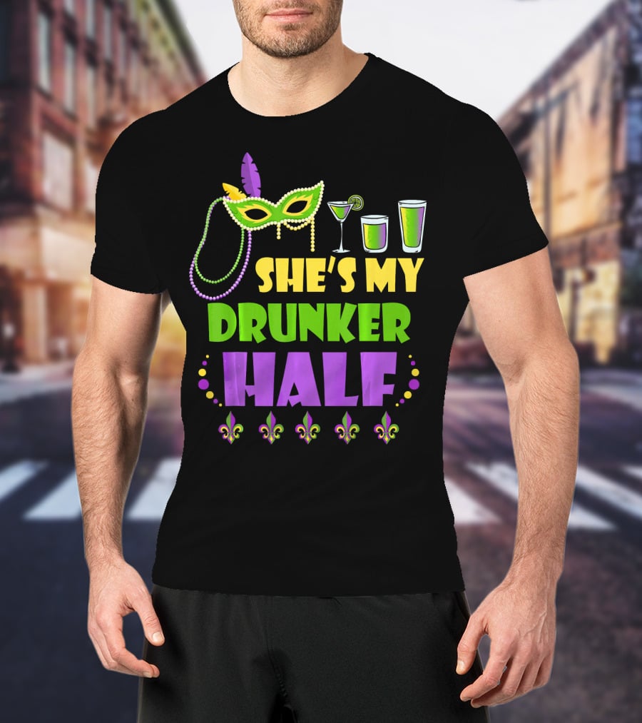 She's My Drunker Half Mardi Gras Mask Beads Cocktails Fleur De Lis T-Shirt