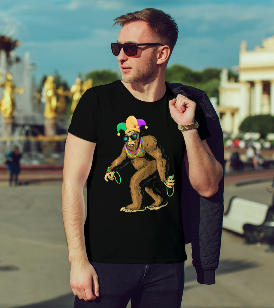 Mardi Gras Bigfoot Jester Bead Party T-Shirt