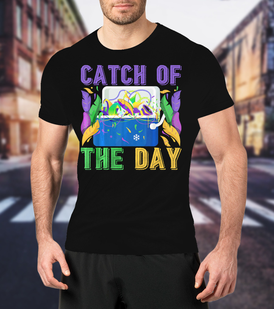 Catch Of The Day Funny Mardi Gras Beads Masks Crawfish T-Shirt