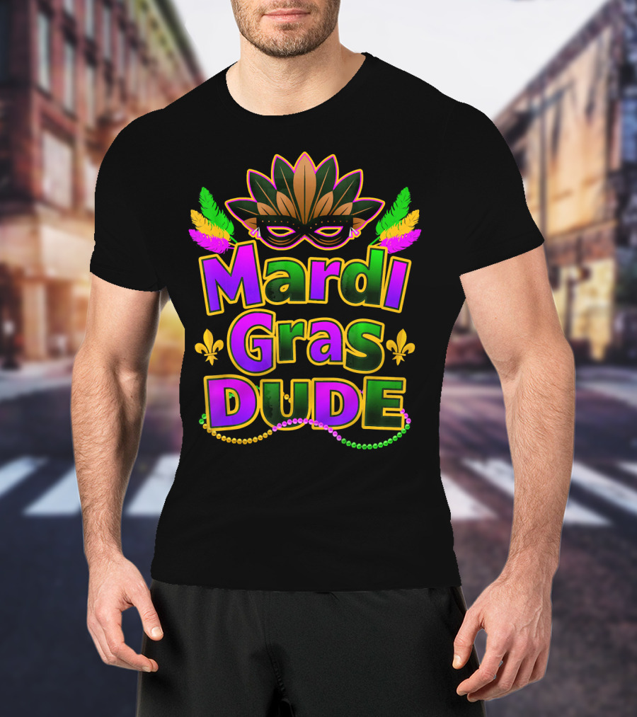 Mardi Gras Dude Mask And Beads With New Orleans Festive Colors T-Shirt