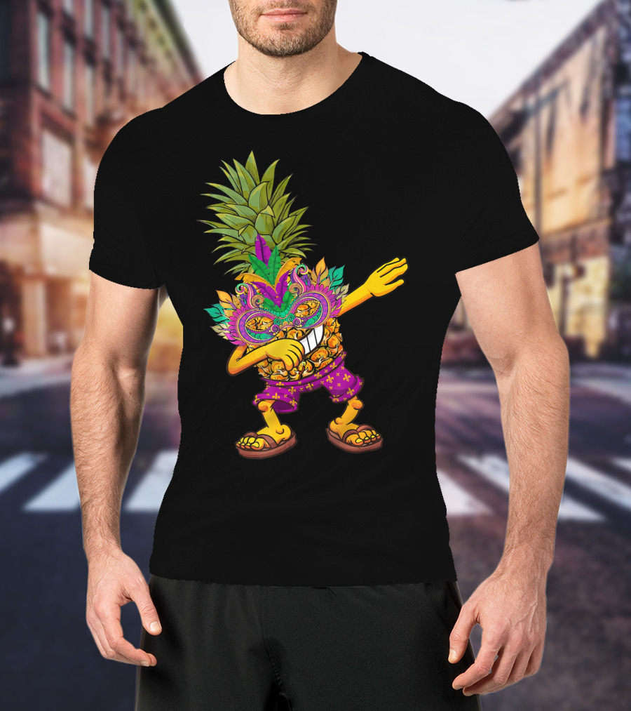 Funny Pineapple Wearing Mardi Gras Mask Dabbing Pose T-Shirt