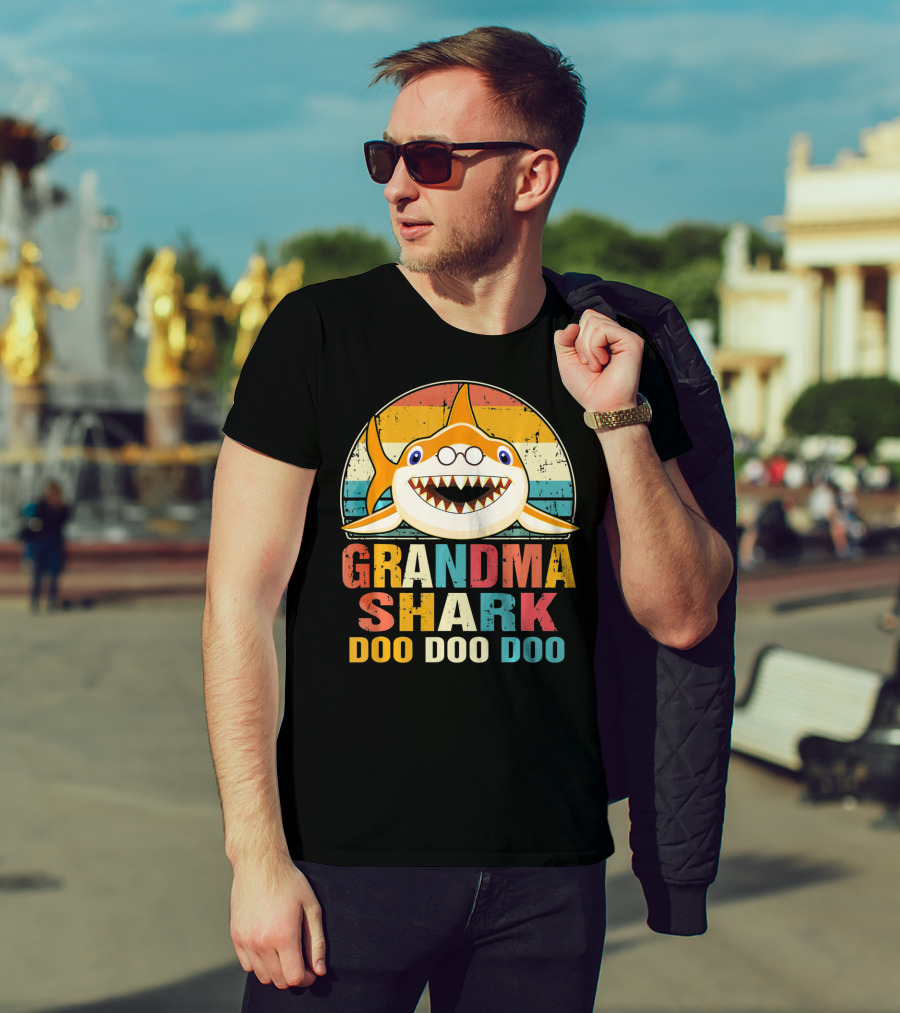 Grandma Shark Doo Doo Doo Retro T-Shirt