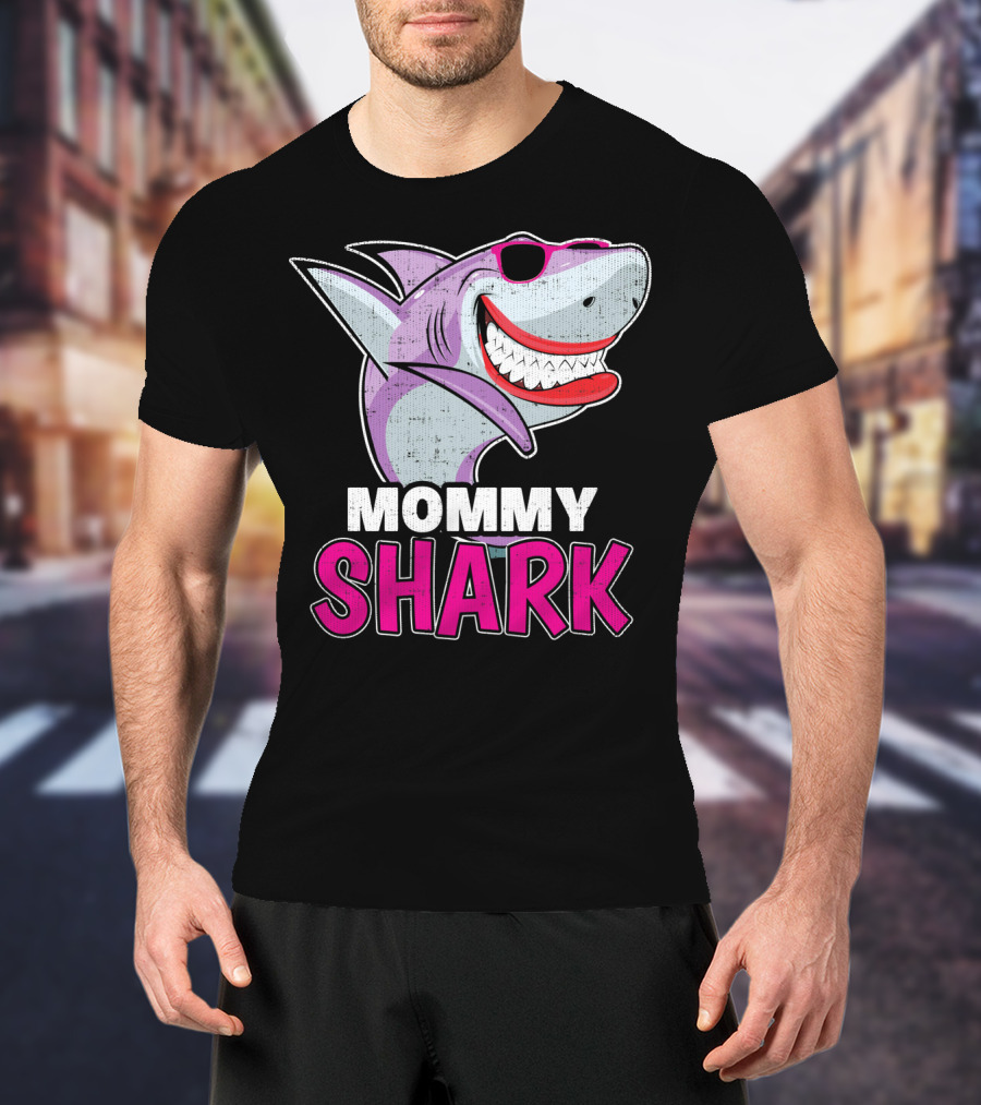 Mommy Shark Dabbing Stylish Sunglasses Fun T-Shirt