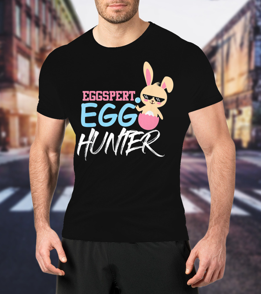 Eggspert Egg Hunter Bunny Sunglasses Easter Fun T-Shirt