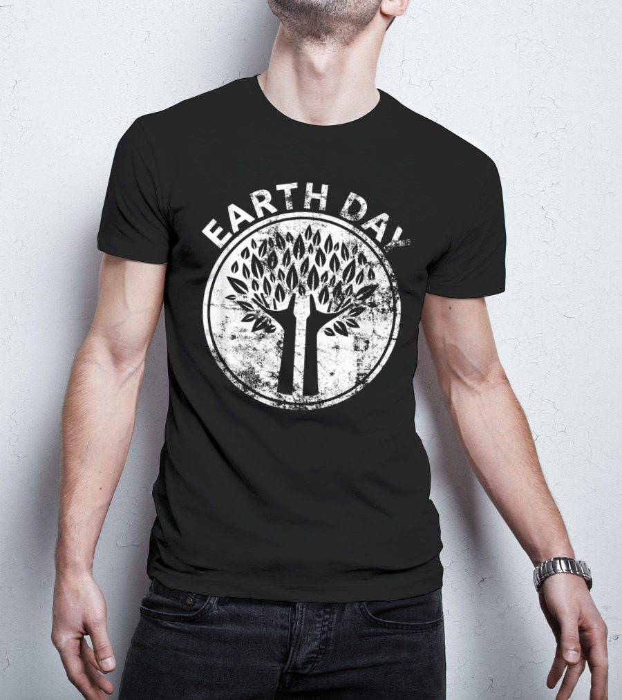 EARTH DAY Hands Tree Lover Natur Vintage Distressed Circle Emblem T-Shirt
