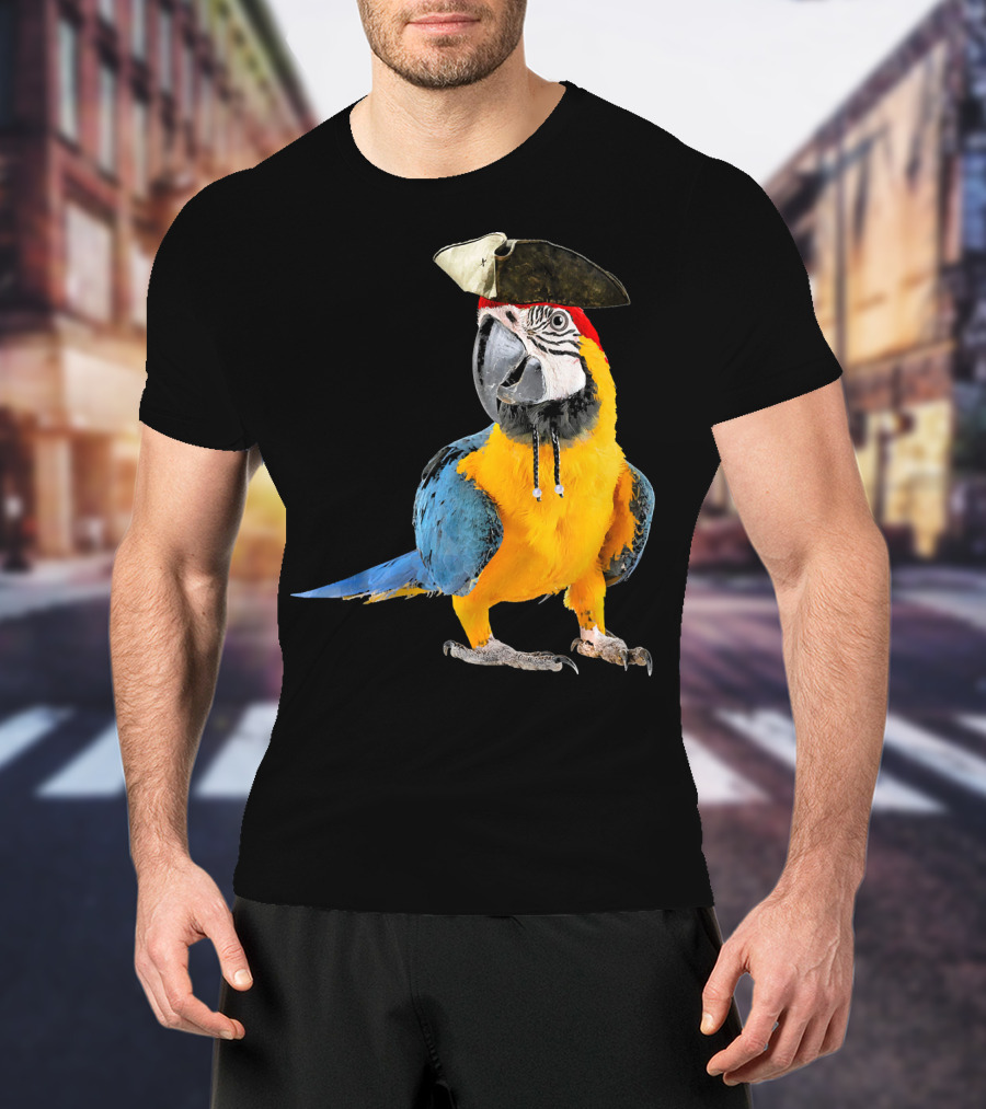 Parrot Of The Caribbean Bird Pirate Hall Macaw With Tricorn Hat T-Shirt