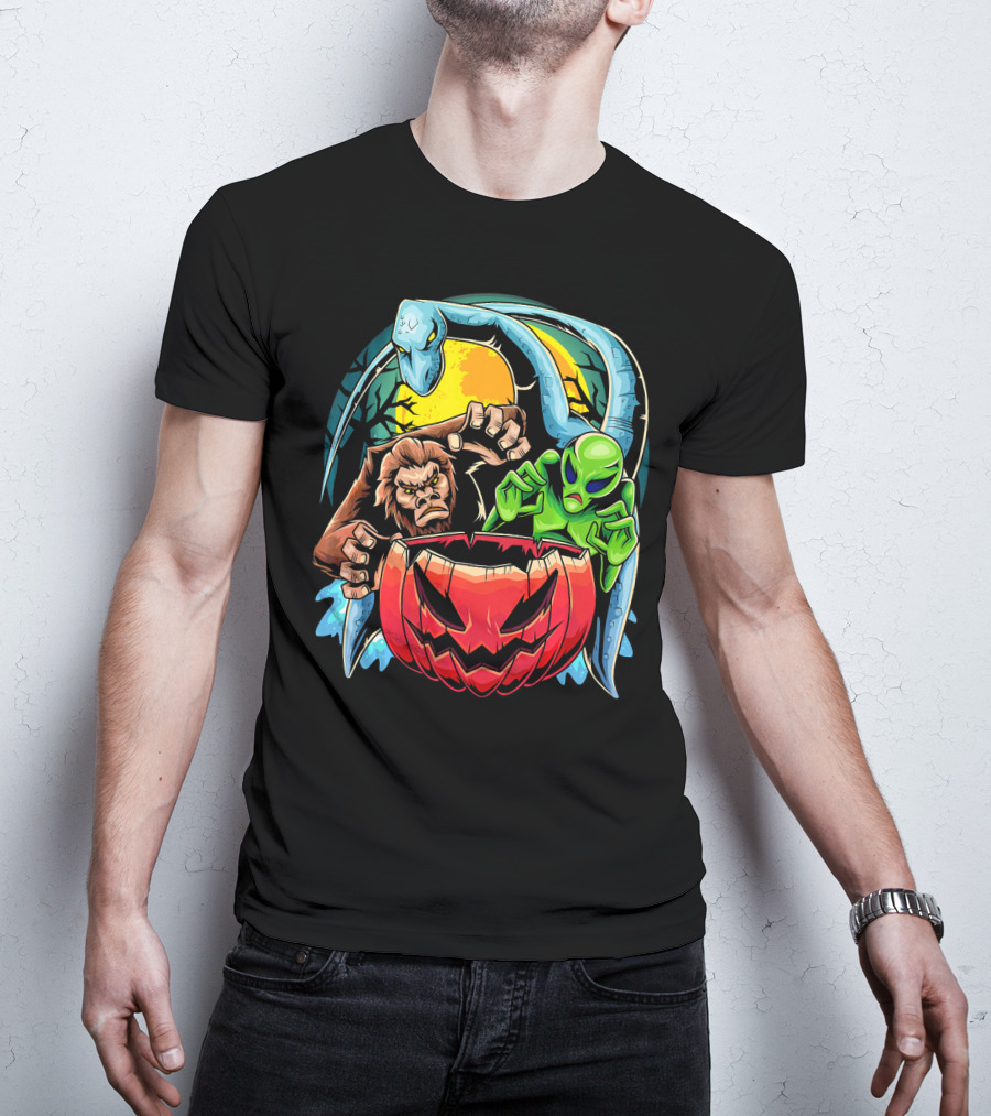Bigfoot The Loch Ness Monster Alien With Pumpkin Halloween Scene T-Shirt