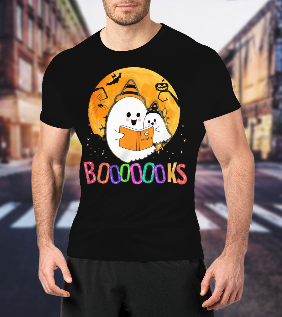 BOOOOOOKS Halloween Ghost Reading Under Full Moon T-Shirt