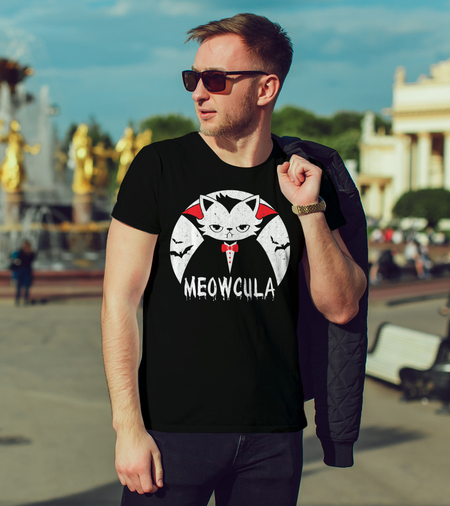 Meowcula Vampire Cat Halloween Dracula Bats Moon T-Shirt