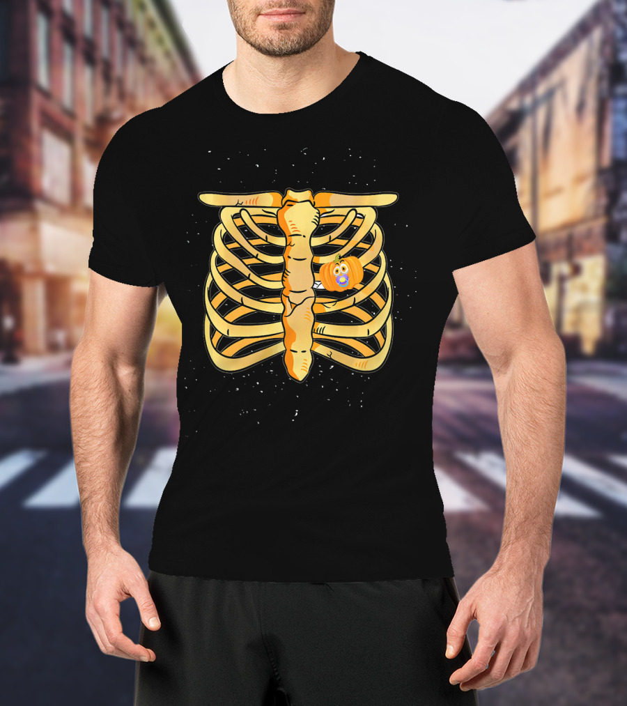 Pregnant Skeleton Announcement Pumpkin Baby Bump Ribcage Halloween T-Shirt