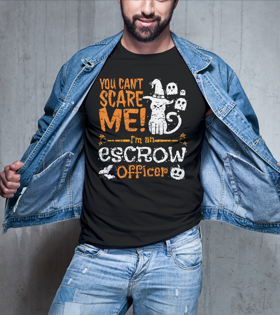 You Can't Scare Me I'm An Escrow Officer Halloween Cat Ghosts Pumpkin T-Shirt