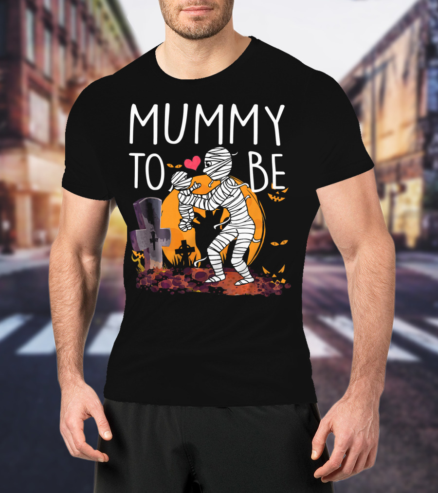 Mummy To Be Halloween Mummy Scene With Graveyard And Heart T-Shirt